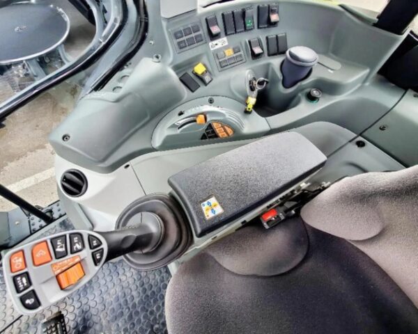 Tracteur à roues Claas arion 420 – Image 10