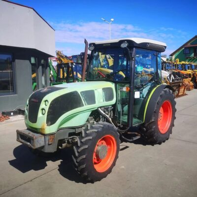 Tracteur vigneron Claas Nexos 240F