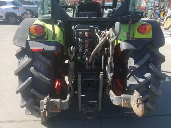 Tracteur vigneron Claas Nexos 240F – Image 6
